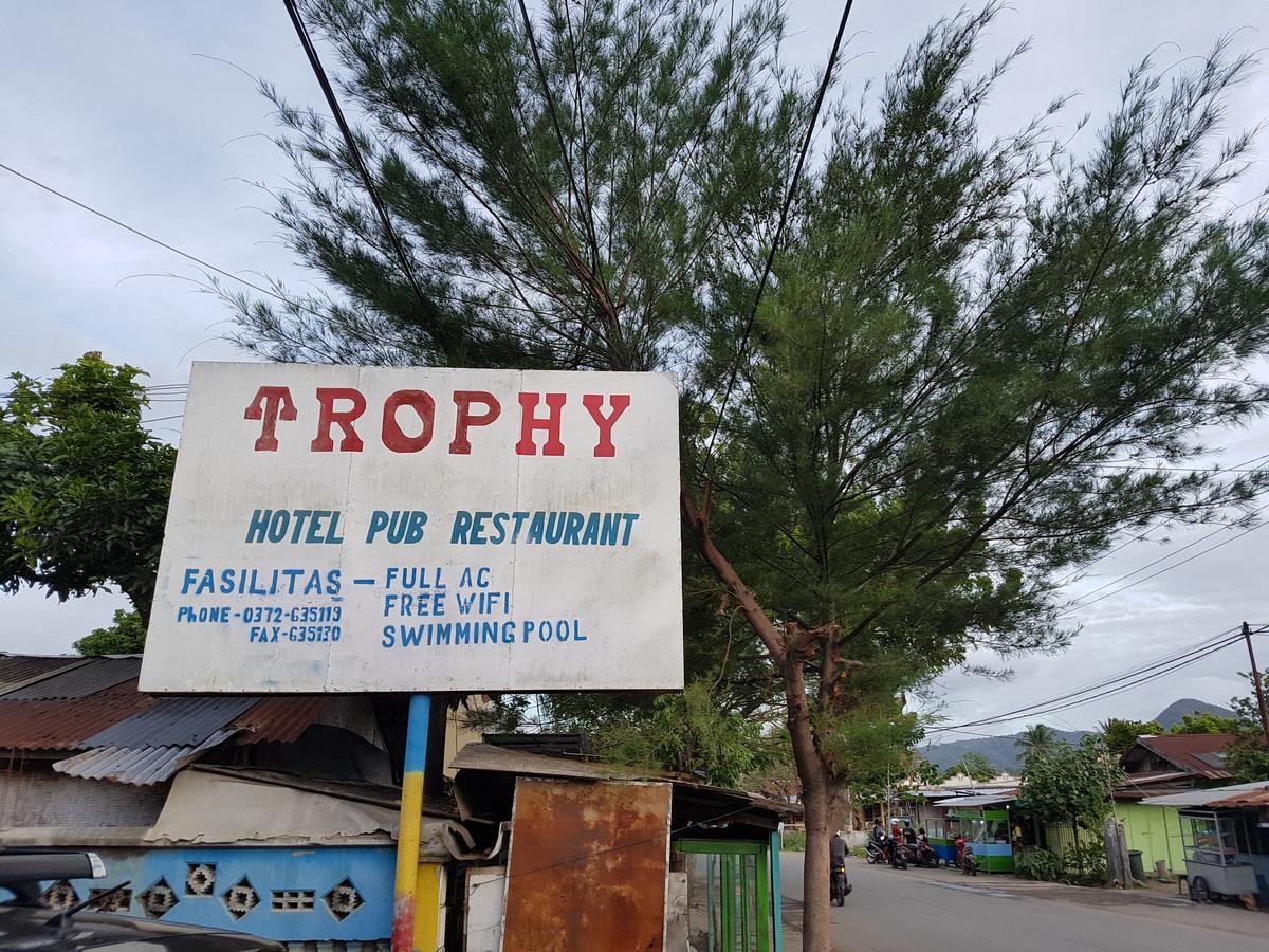 Trophy Hotel Sumbawa Besar Esterno foto